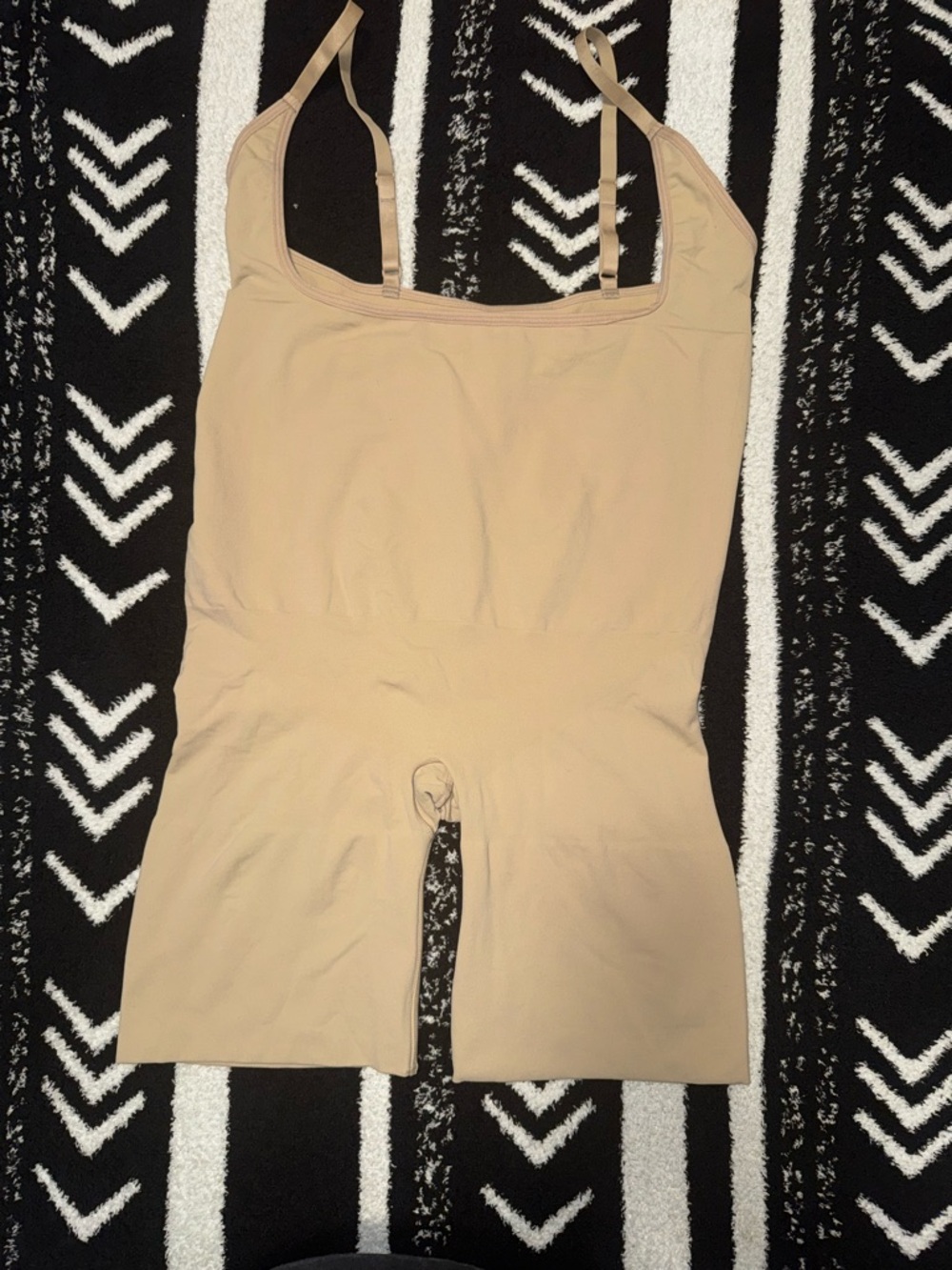 NWOT SKIMS CORE SCULPT OPEN BUST MID THIGH BODYSUIT